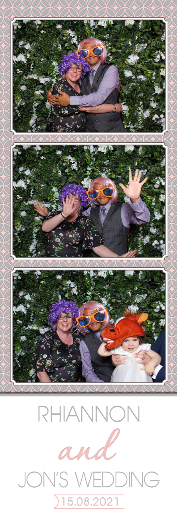 Rhiannon & Jon | View more photos from the event at images.mobile-photo-booth.com/u/MobilePhotoBoothUK/Rhiannon-Jon