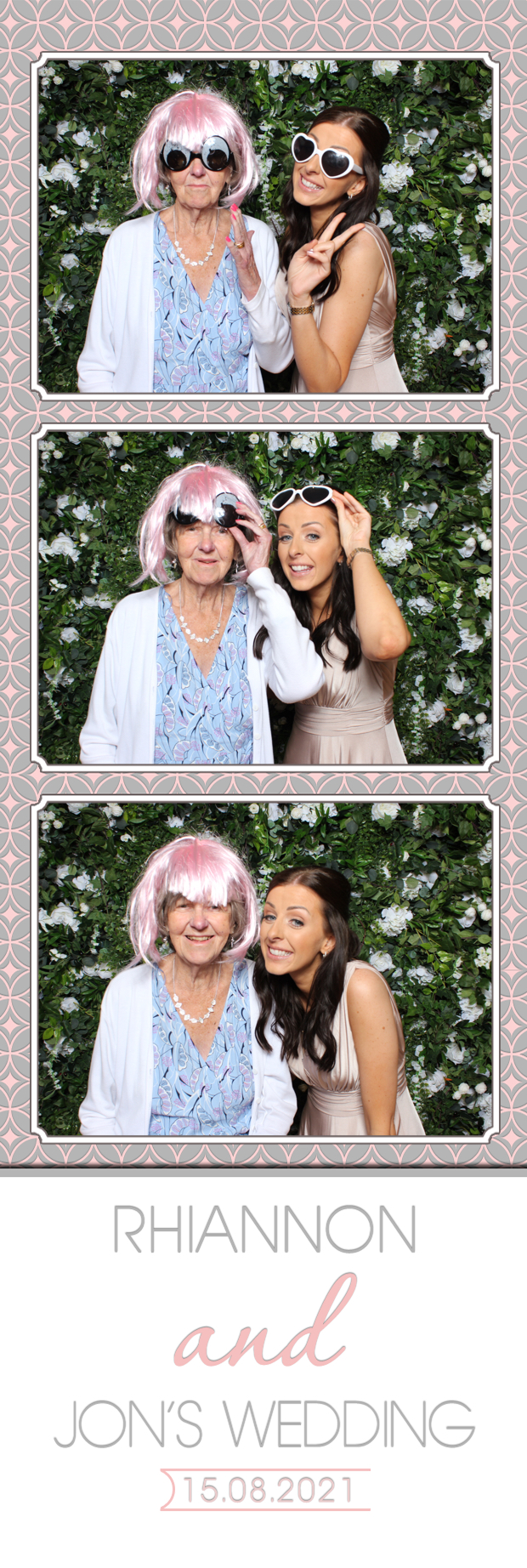 Rhiannon & Jon | View more photos from the event at images.mobile-photo-booth.com/u/MobilePhotoBoothUK/Rhiannon-Jon