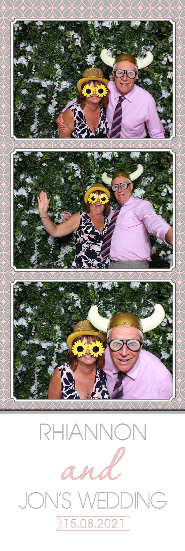 Rhiannon & Jon | View more photos from the event at images.mobile-photo-booth.com/u/MobilePhotoBoothUK/Rhiannon-Jon