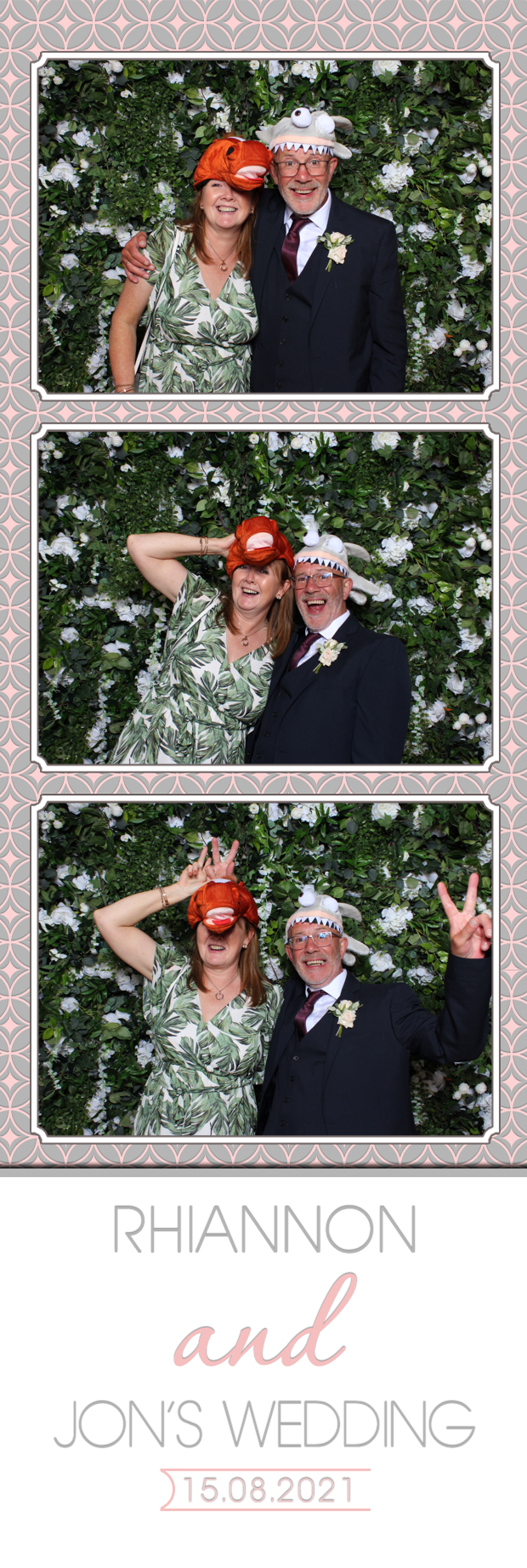 Rhiannon & Jon | View more photos from the event at images.mobile-photo-booth.com/u/MobilePhotoBoothUK/Rhiannon-Jon