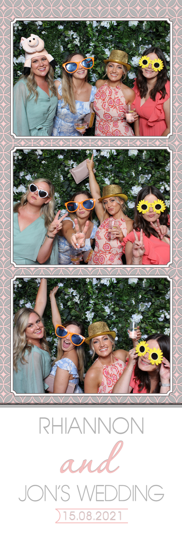 Rhiannon & Jon | View more photos from the event at images.mobile-photo-booth.com/u/MobilePhotoBoothUK/Rhiannon-Jon
