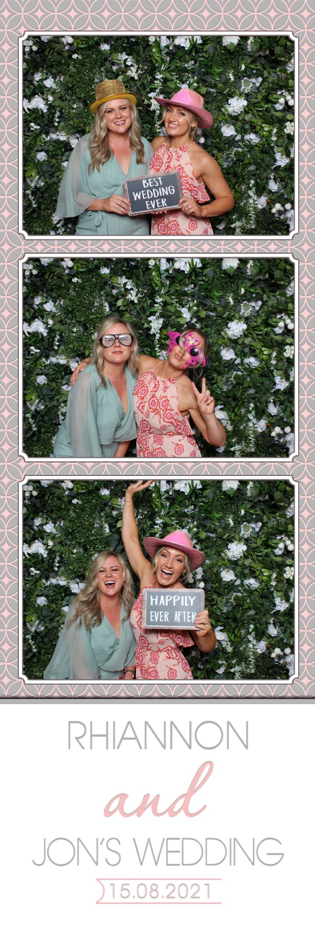 Rhiannon & Jon | View more photos from the event at images.mobile-photo-booth.com/u/MobilePhotoBoothUK/Rhiannon-Jon