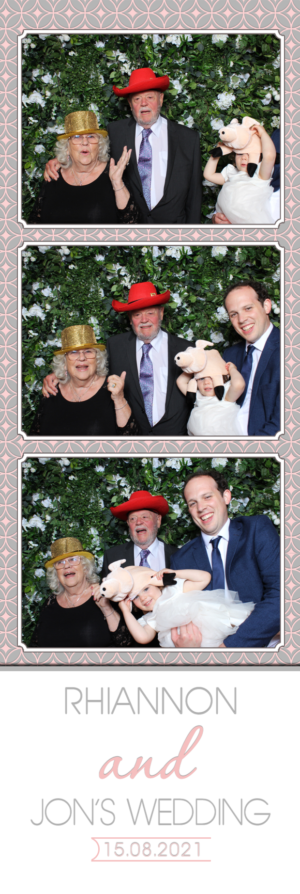 Rhiannon & Jon | View more photos from the event at images.mobile-photo-booth.com/u/MobilePhotoBoothUK/Rhiannon-Jon