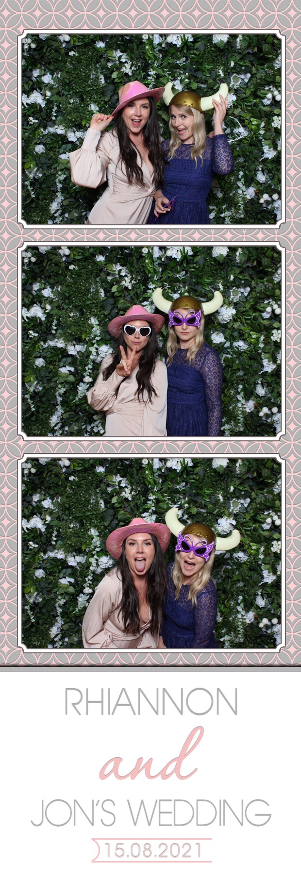 Rhiannon & Jon | View more photos from the event at images.mobile-photo-booth.com/u/MobilePhotoBoothUK/Rhiannon-Jon