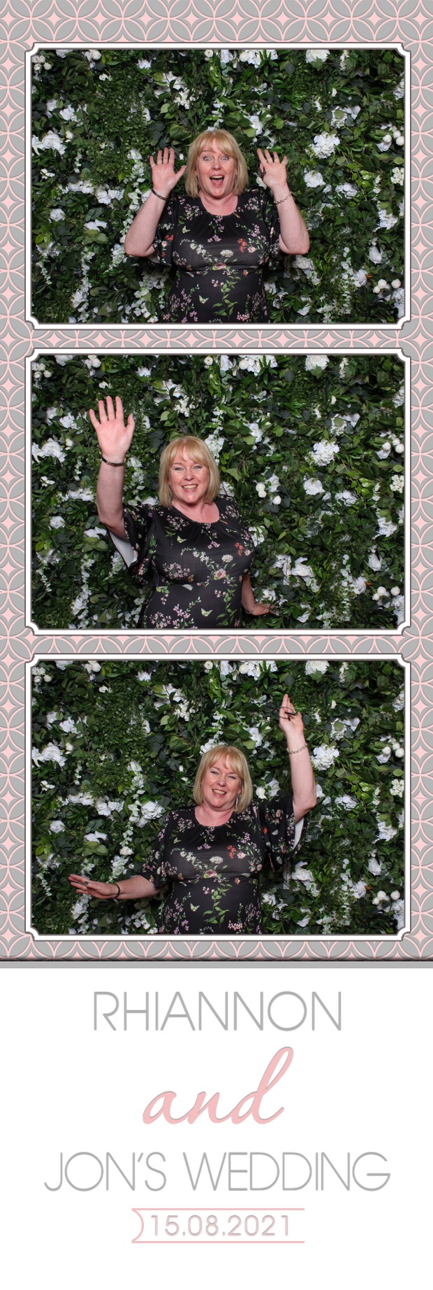 Rhiannon & Jon | View more photos from the event at images.mobile-photo-booth.com/u/MobilePhotoBoothUK/Rhiannon-Jon