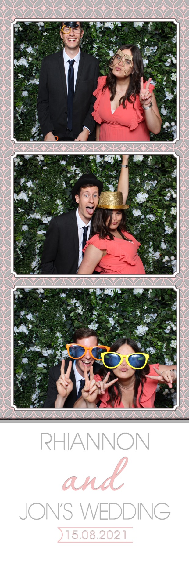 Rhiannon & Jon | View more photos from the event at images.mobile-photo-booth.com/u/MobilePhotoBoothUK/Rhiannon-Jon