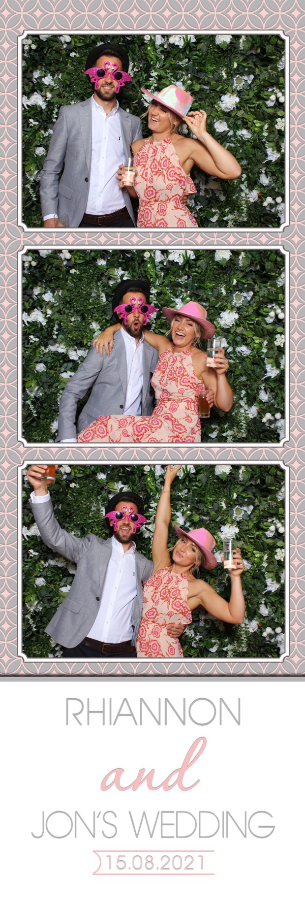 Rhiannon & Jon | View more photos from the event at images.mobile-photo-booth.com/u/MobilePhotoBoothUK/Rhiannon-Jon