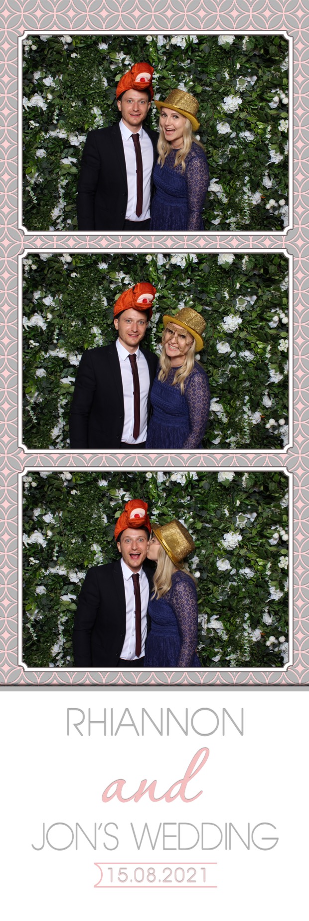 Rhiannon & Jon | View more photos from the event at images.mobile-photo-booth.com/u/MobilePhotoBoothUK/Rhiannon-Jon
