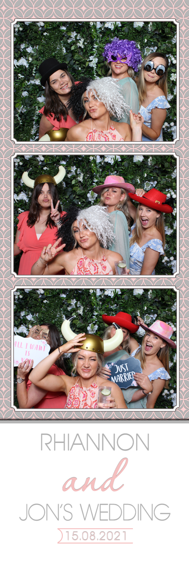 Rhiannon & Jon | View more photos from the event at images.mobile-photo-booth.com/u/MobilePhotoBoothUK/Rhiannon-Jon