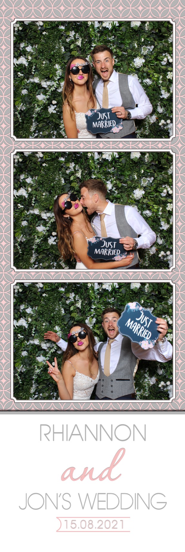 Rhiannon & Jon | View more photos from the event at images.mobile-photo-booth.com/u/MobilePhotoBoothUK/Rhiannon-Jon