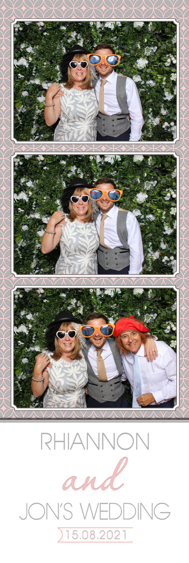 Rhiannon & Jon | View more photos from the event at images.mobile-photo-booth.com/u/MobilePhotoBoothUK/Rhiannon-Jon