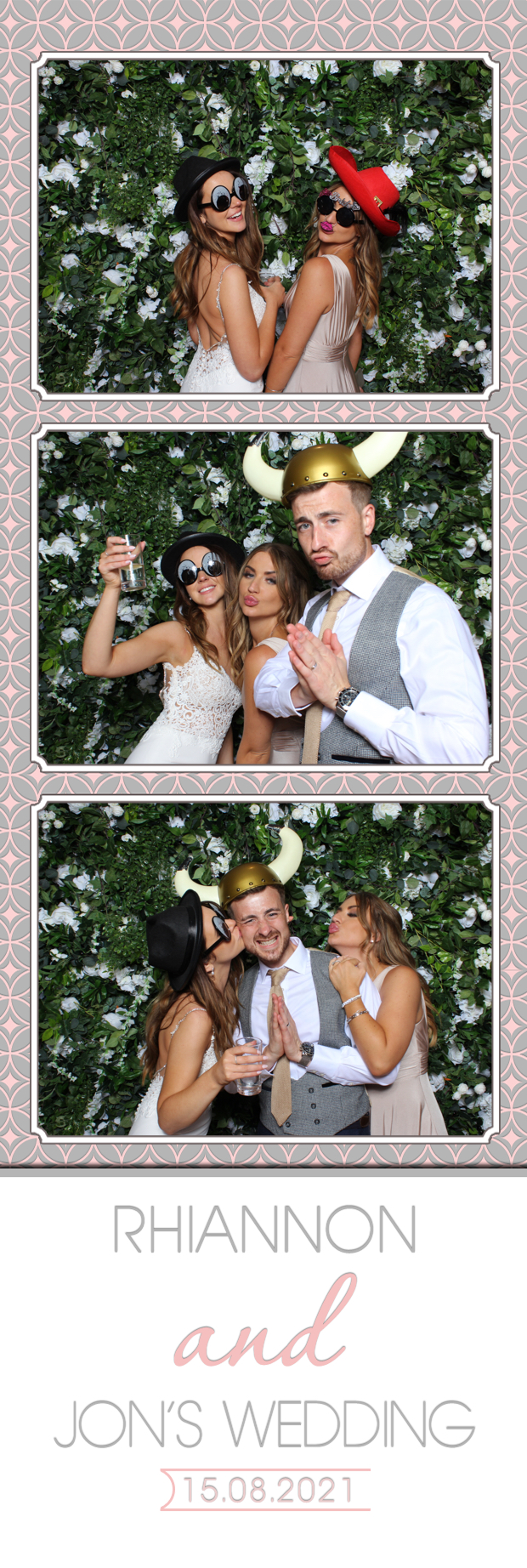 Rhiannon & Jon | View more photos from the event at images.mobile-photo-booth.com/u/MobilePhotoBoothUK/Rhiannon-Jon