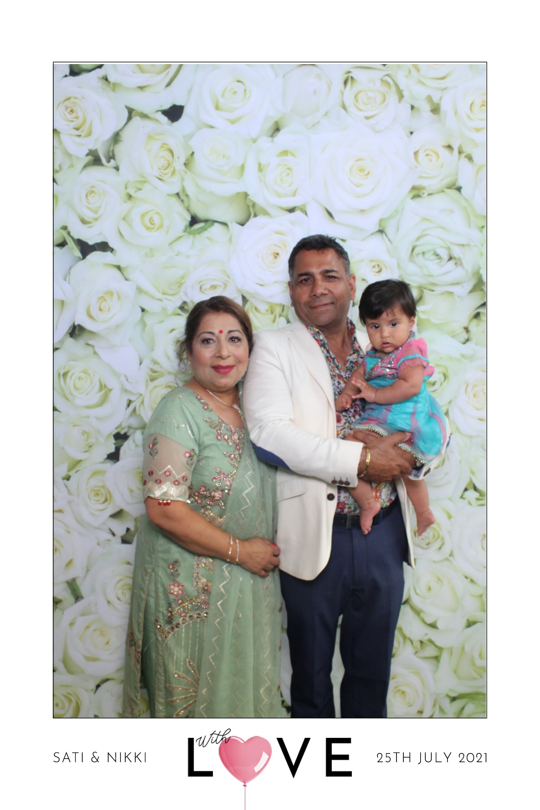 Sati & Nikki | View more photos from the event at images.mobile-photo-booth.com/u/MobilePhotoBoothUK/Sati-Nikki