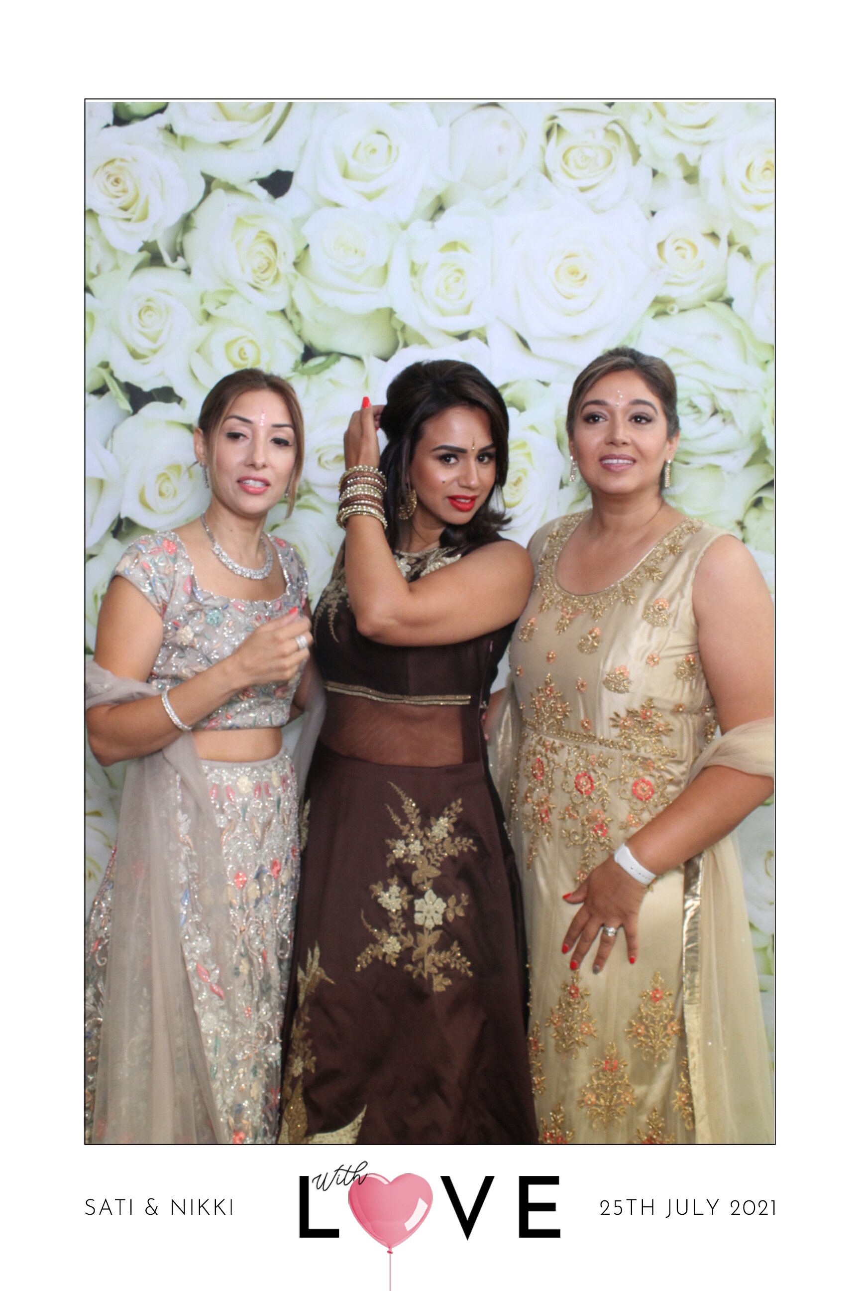 Sati & Nikki | View more photos from the event at images.mobile-photo-booth.com/u/MobilePhotoBoothUK/Sati-Nikki