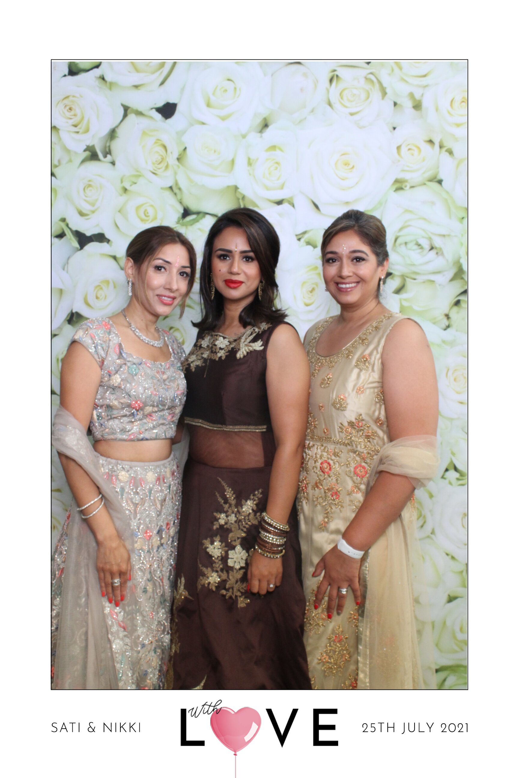 Sati & Nikki | View more photos from the event at images.mobile-photo-booth.com/u/MobilePhotoBoothUK/Sati-Nikki
