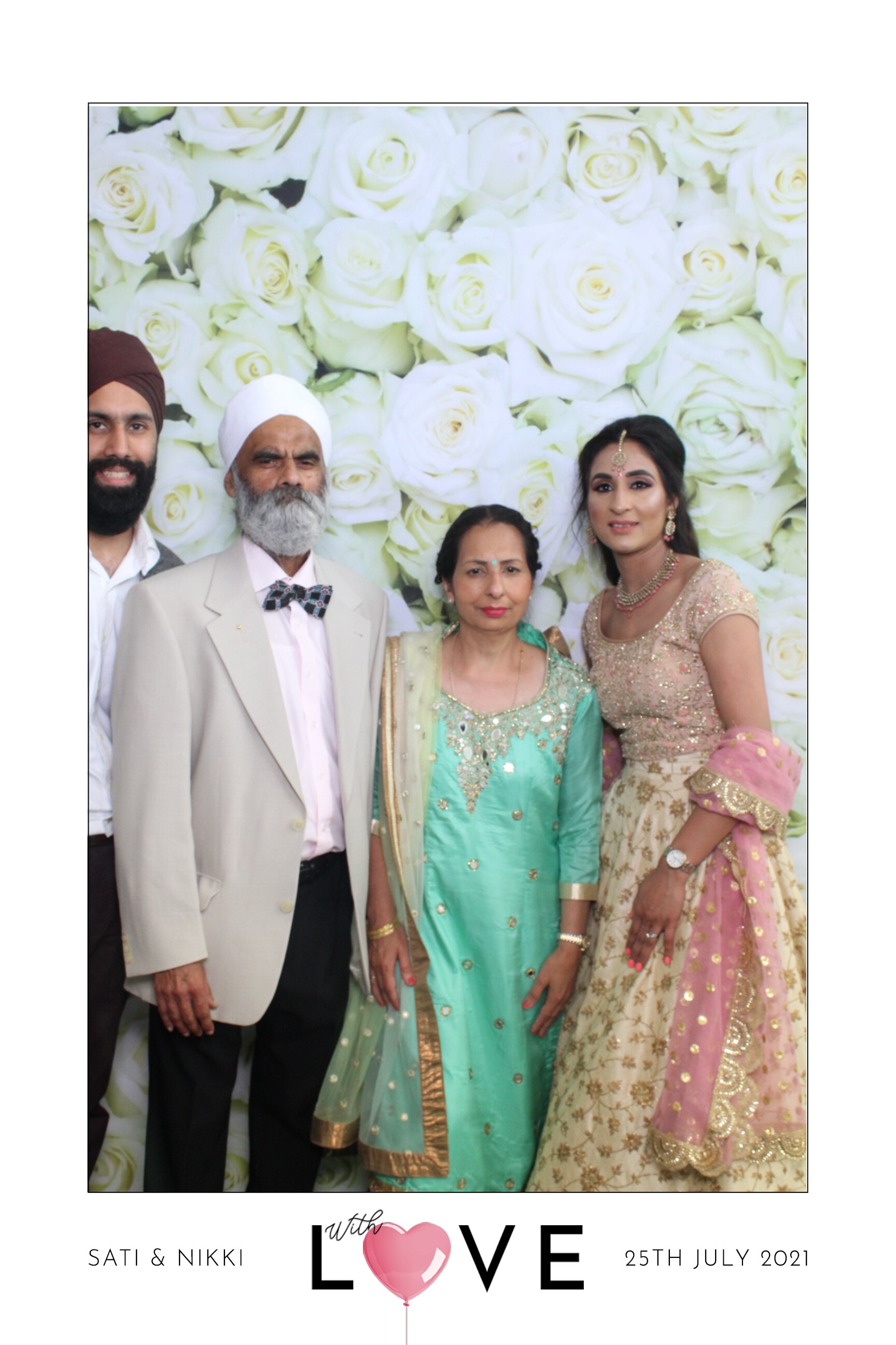 Sati & Nikki | View more photos from the event at images.mobile-photo-booth.com/u/MobilePhotoBoothUK/Sati-Nikki