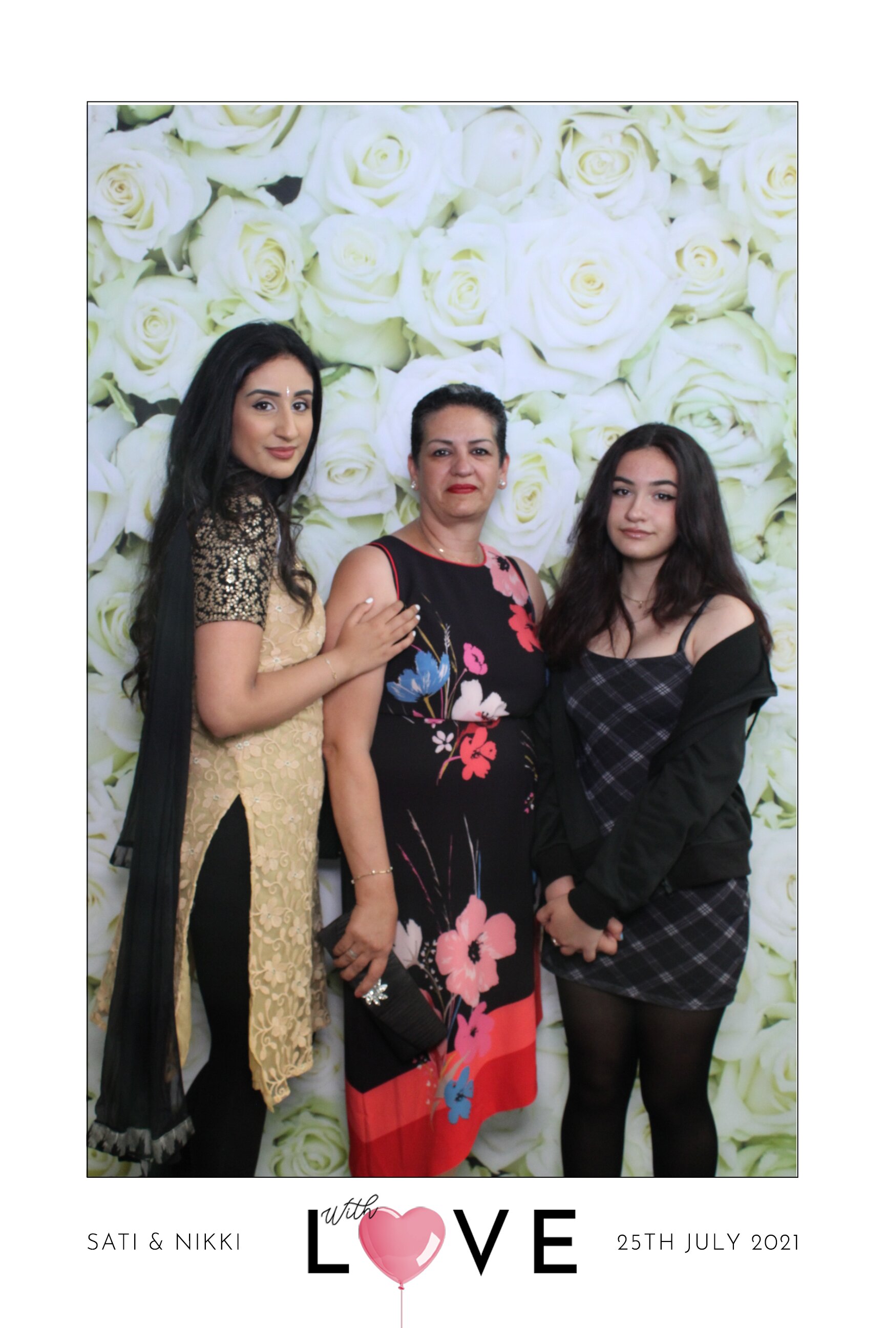 Sati & Nikki | View more photos from the event at images.mobile-photo-booth.com/u/MobilePhotoBoothUK/Sati-Nikki