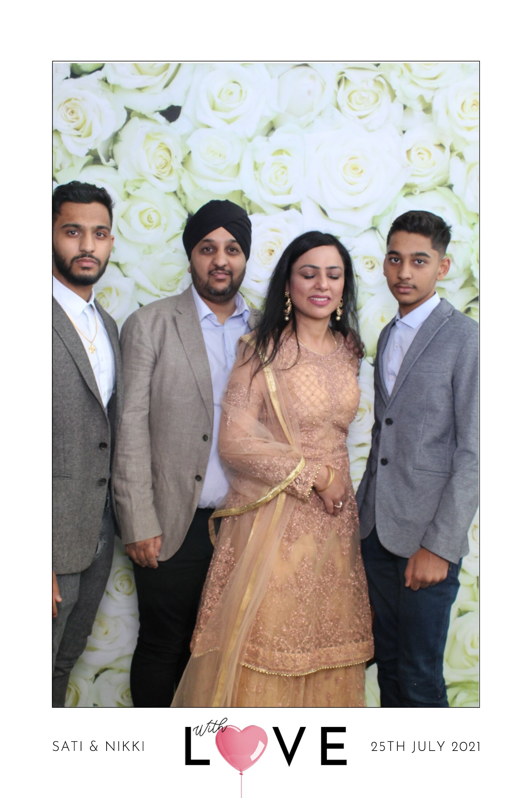 Sati & Nikki | View more photos from the event at images.mobile-photo-booth.com/u/MobilePhotoBoothUK/Sati-Nikki