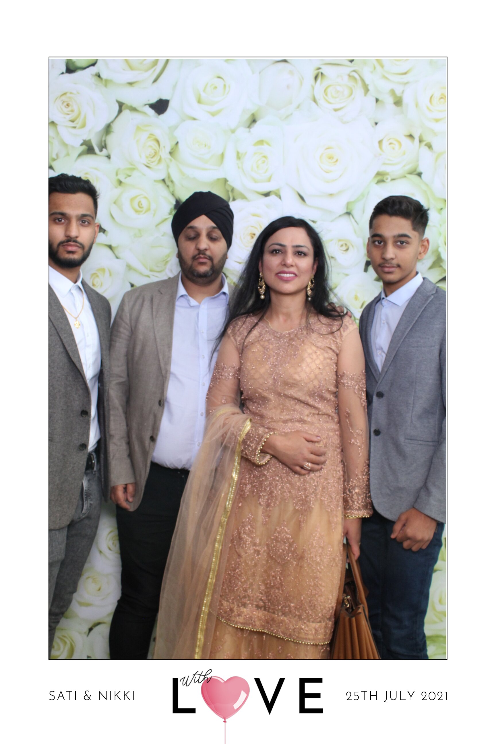 Sati & Nikki | View more photos from the event at images.mobile-photo-booth.com/u/MobilePhotoBoothUK/Sati-Nikki