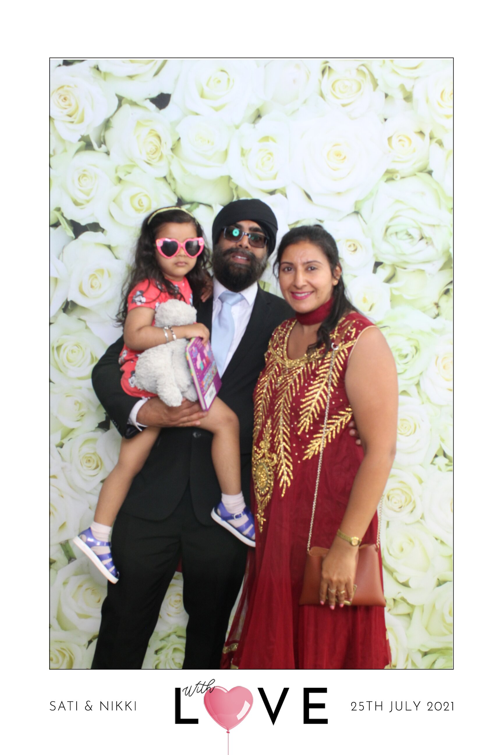 Sati & Nikki | View more photos from the event at images.mobile-photo-booth.com/u/MobilePhotoBoothUK/Sati-Nikki