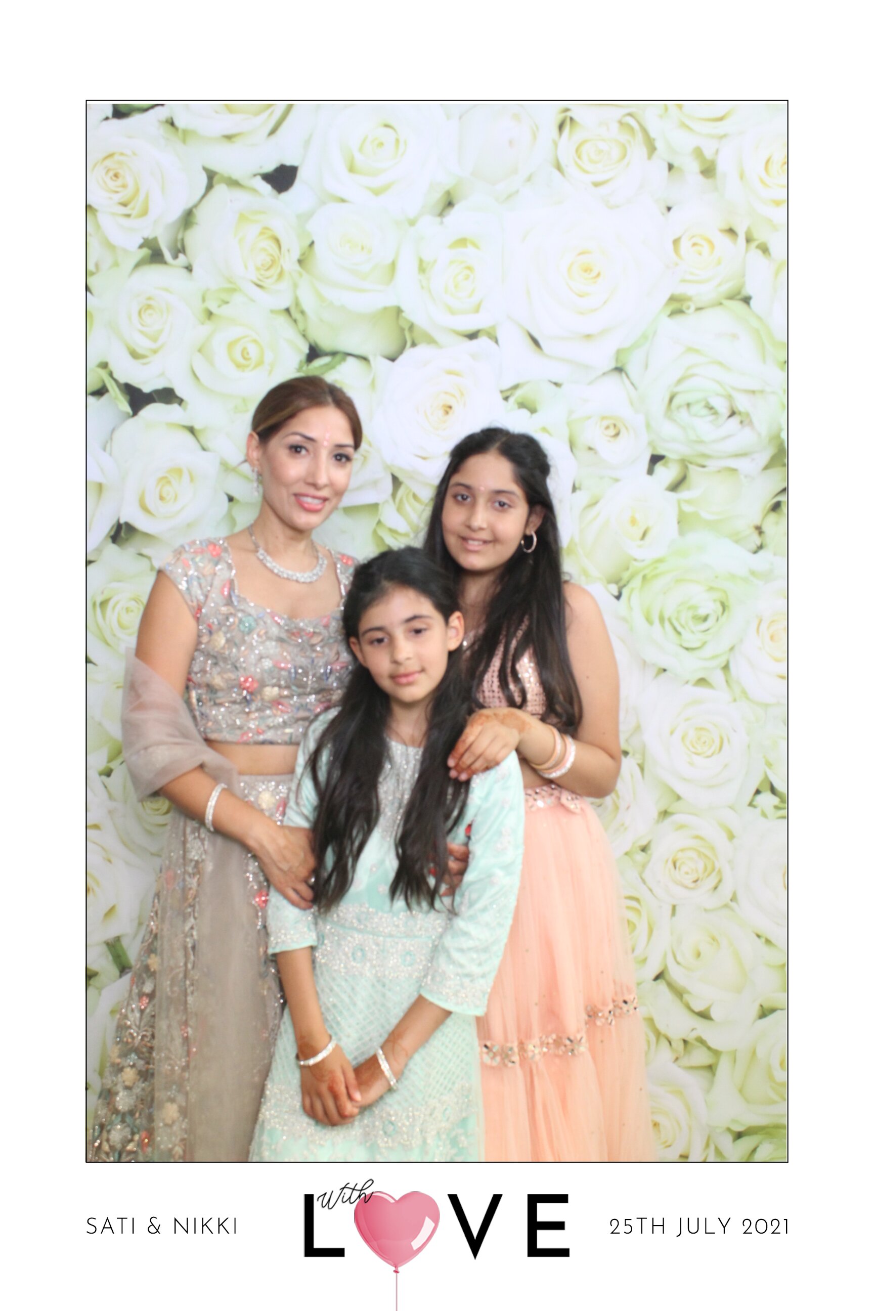 Sati & Nikki | View more photos from the event at images.mobile-photo-booth.com/u/MobilePhotoBoothUK/Sati-Nikki