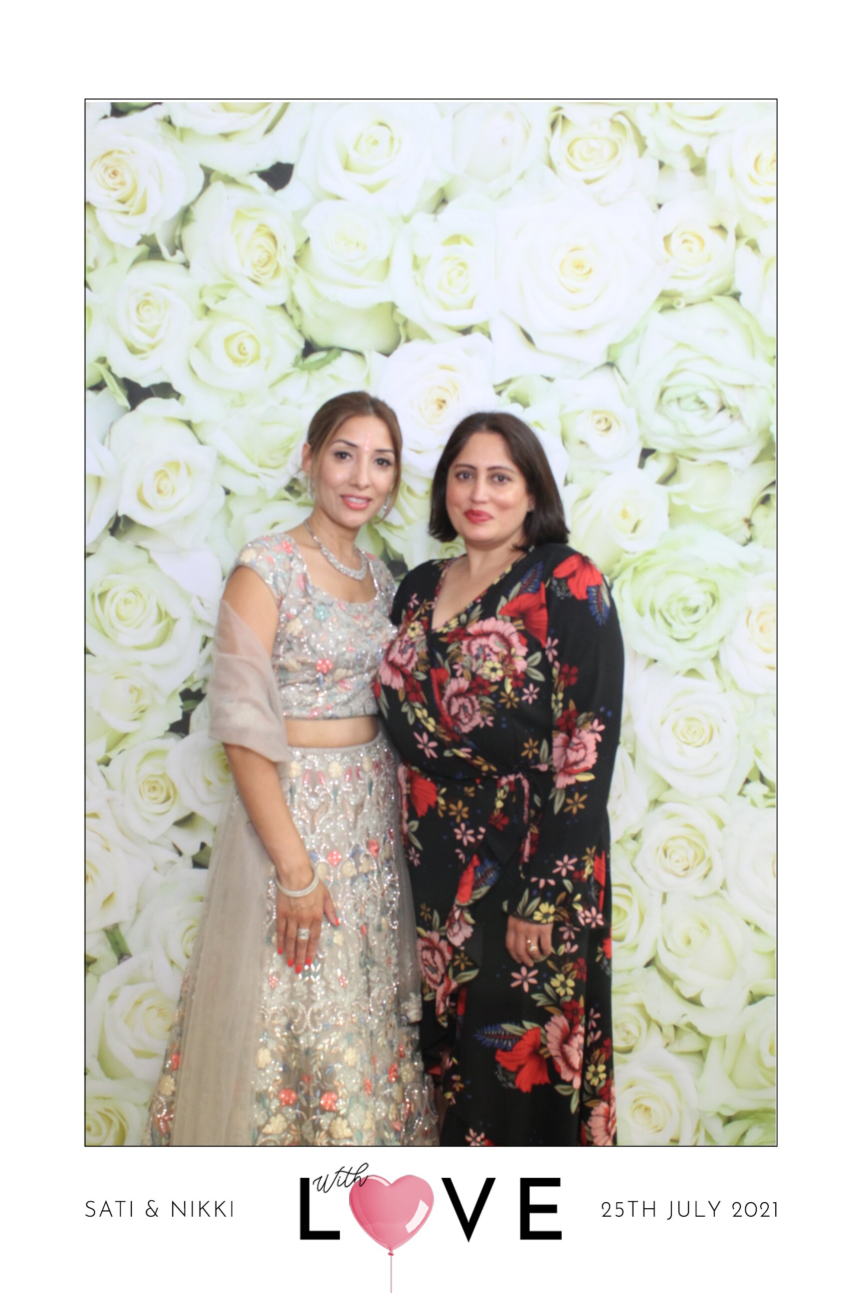Sati & Nikki | View more photos from the event at images.mobile-photo-booth.com/u/MobilePhotoBoothUK/Sati-Nikki