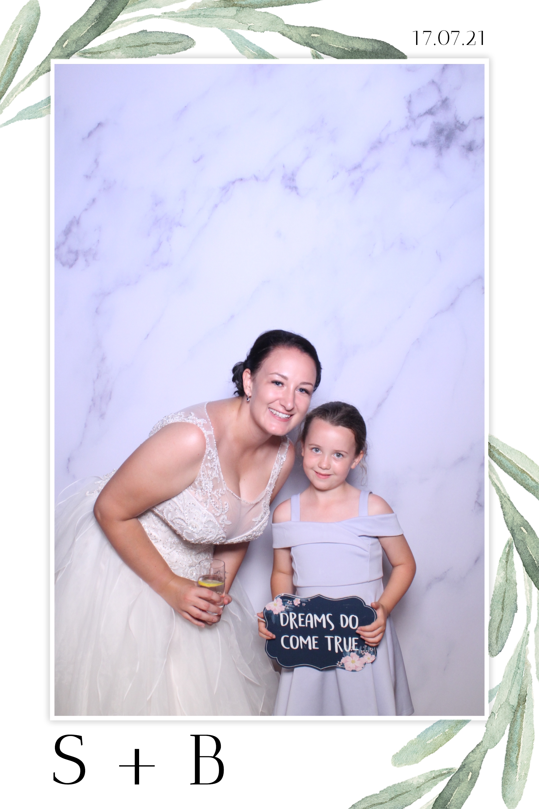 Shannon & Ben | View more photos from the event at images.mobile-photo-booth.com/u/MobilePhotoBoothUK/Shannon-Ben