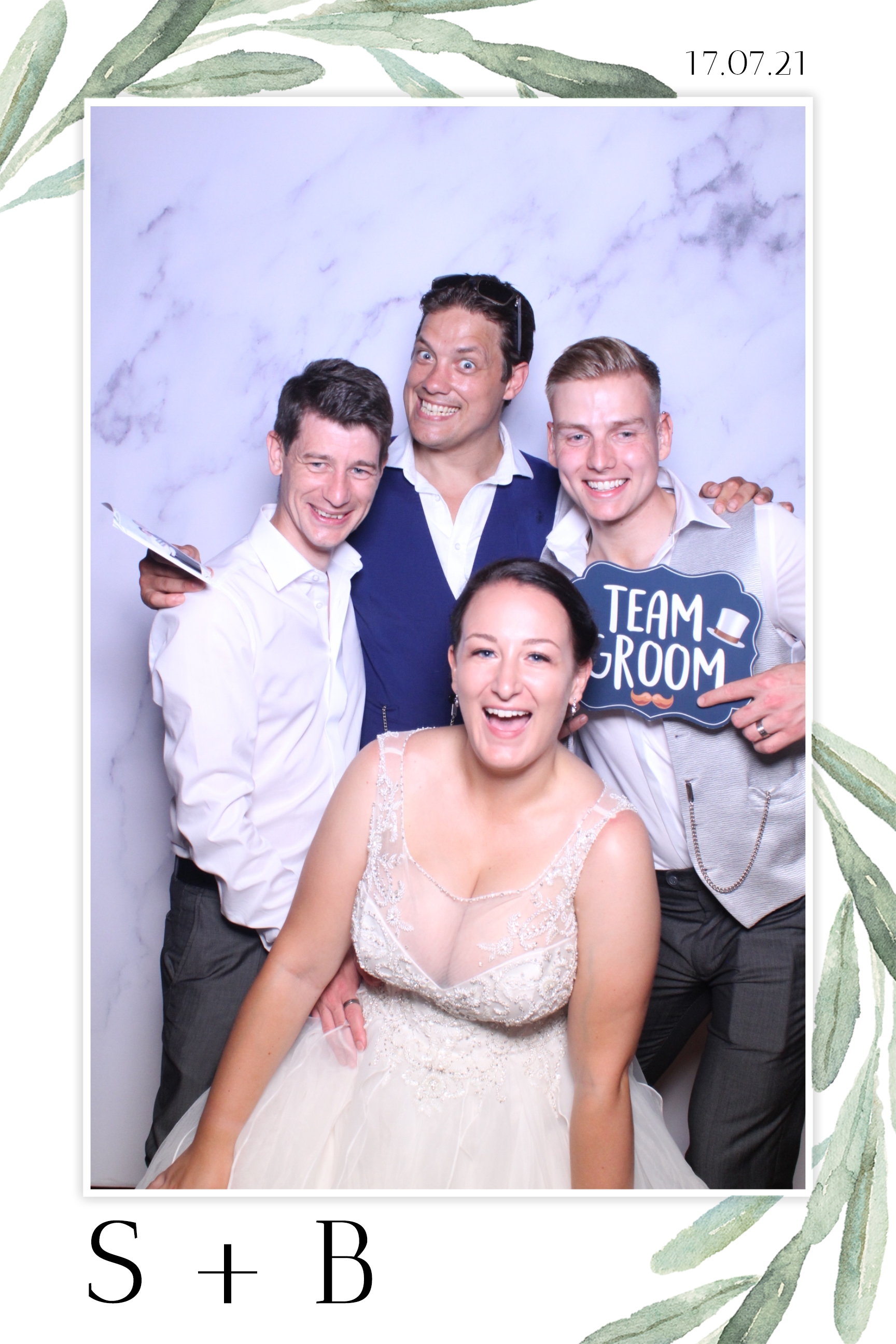 Shannon & Ben | View more photos from the event at images.mobile-photo-booth.com/u/MobilePhotoBoothUK/Shannon-Ben