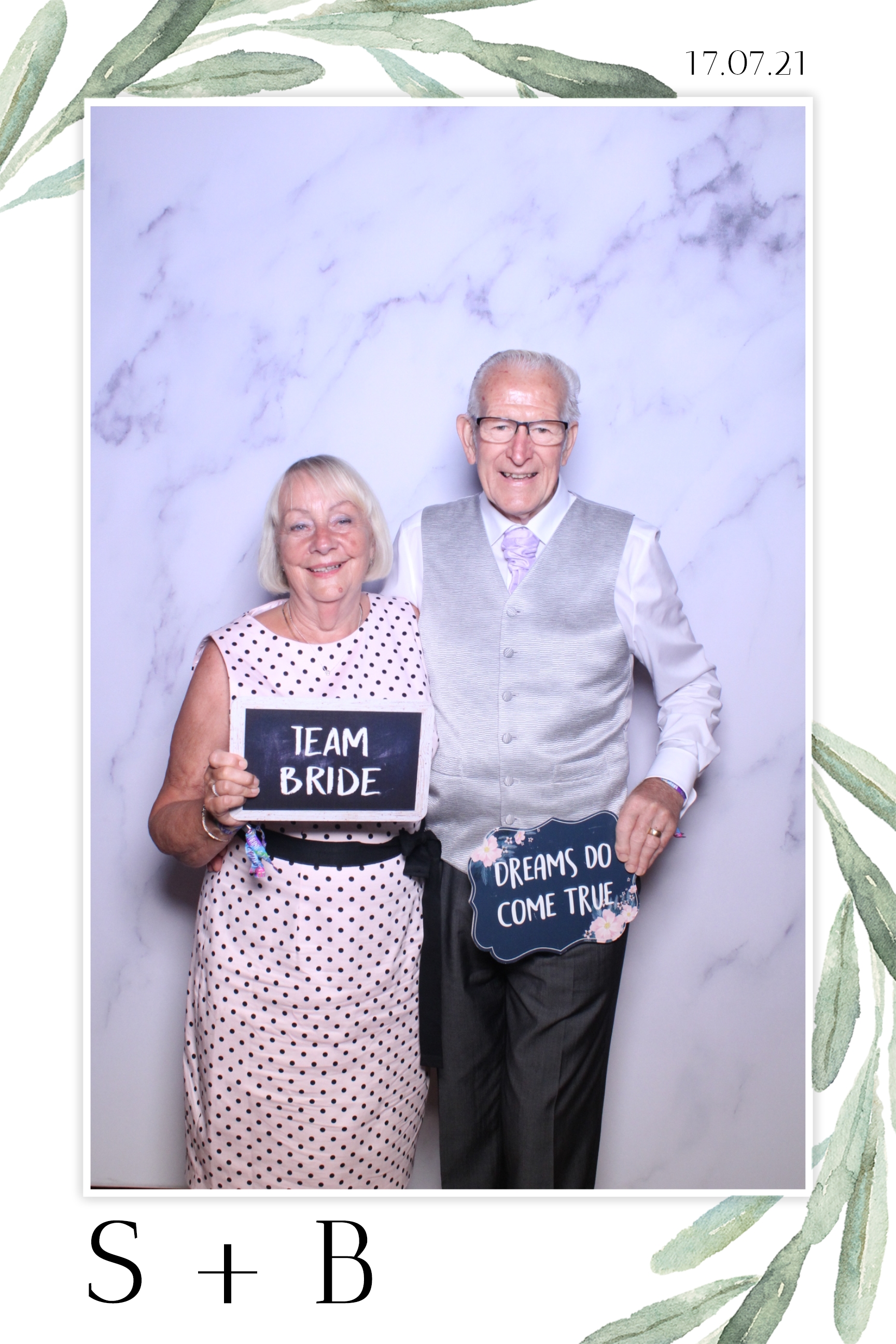 Shannon & Ben | View more photos from the event at images.mobile-photo-booth.com/u/MobilePhotoBoothUK/Shannon-Ben