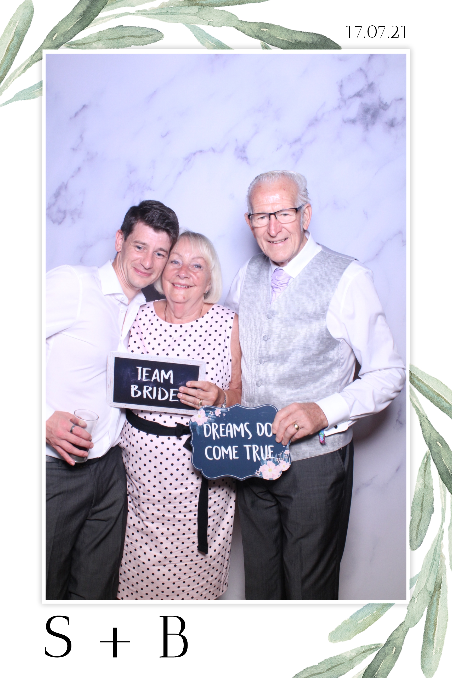 Shannon & Ben | View more photos from the event at images.mobile-photo-booth.com/u/MobilePhotoBoothUK/Shannon-Ben