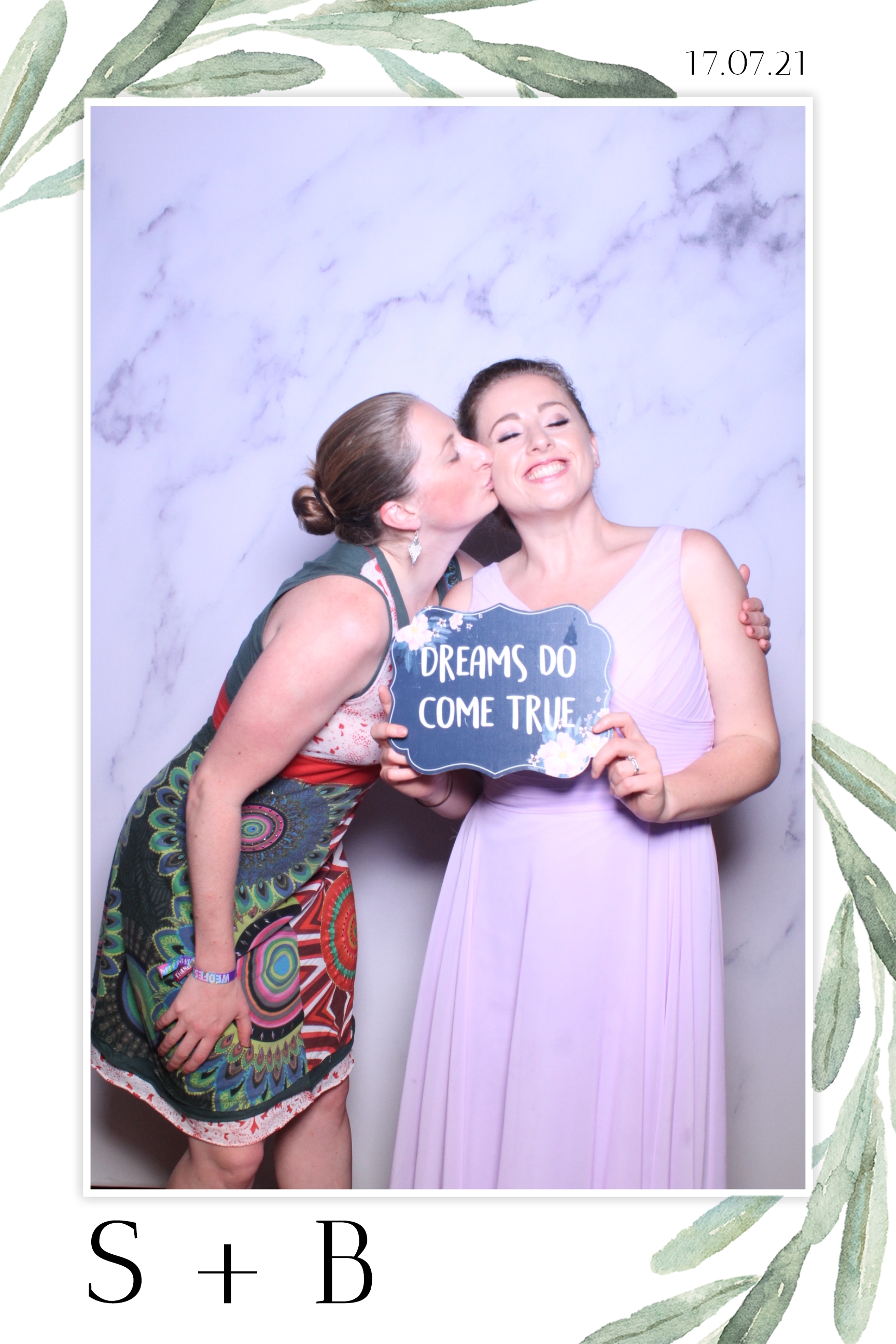 Shannon & Ben | View more photos from the event at images.mobile-photo-booth.com/u/MobilePhotoBoothUK/Shannon-Ben