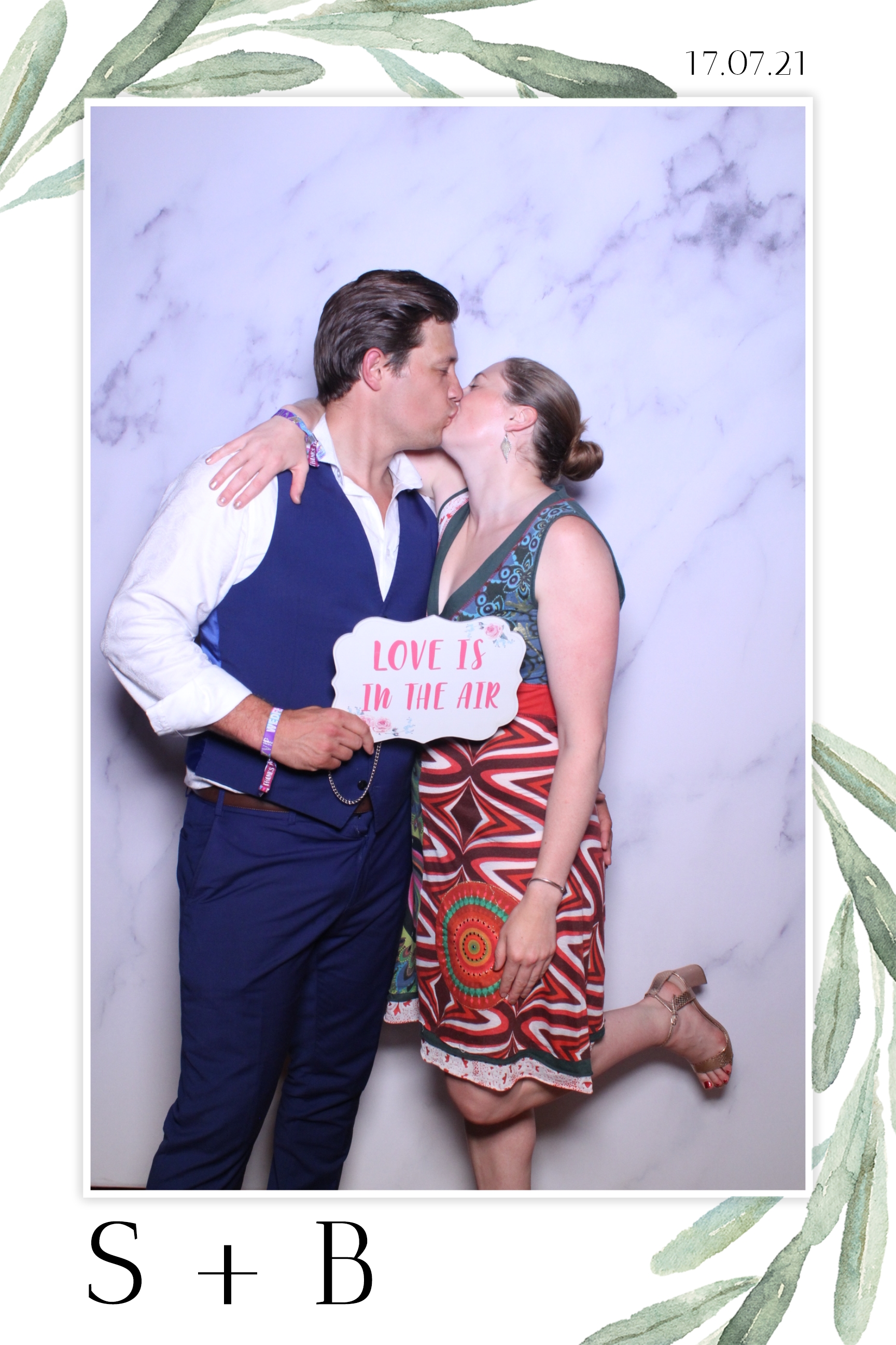 Shannon & Ben | View more photos from the event at images.mobile-photo-booth.com/u/MobilePhotoBoothUK/Shannon-Ben