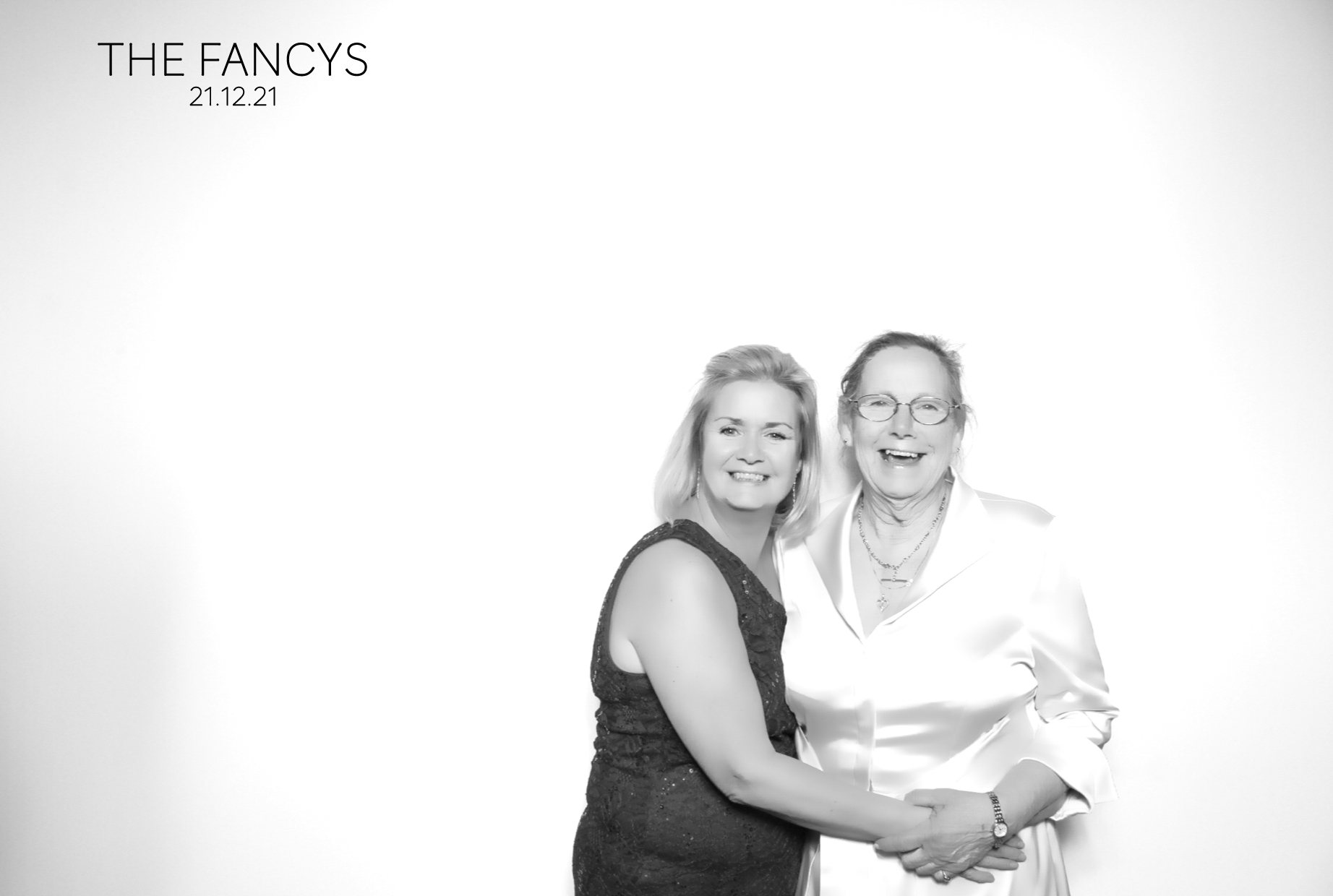 Tom & Ellen | View more photos from the event at images.mobile-photo-booth.com/u/MobilePhotoBoothUK/Tom-Ellen