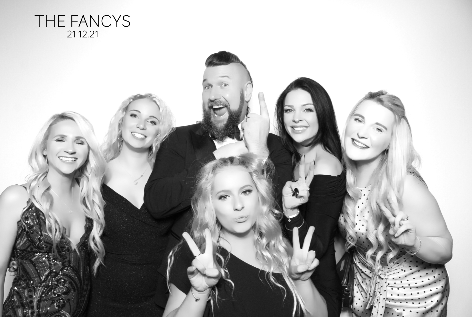 Tom & Ellen | View more photos from the event at images.mobile-photo-booth.com/u/MobilePhotoBoothUK/Tom-Ellen