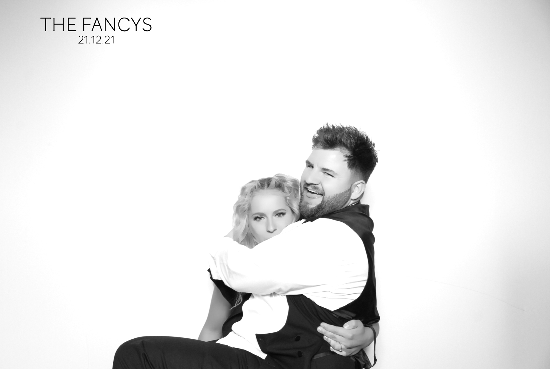 Tom & Ellen | View more photos from the event at images.mobile-photo-booth.com/u/MobilePhotoBoothUK/Tom-Ellen