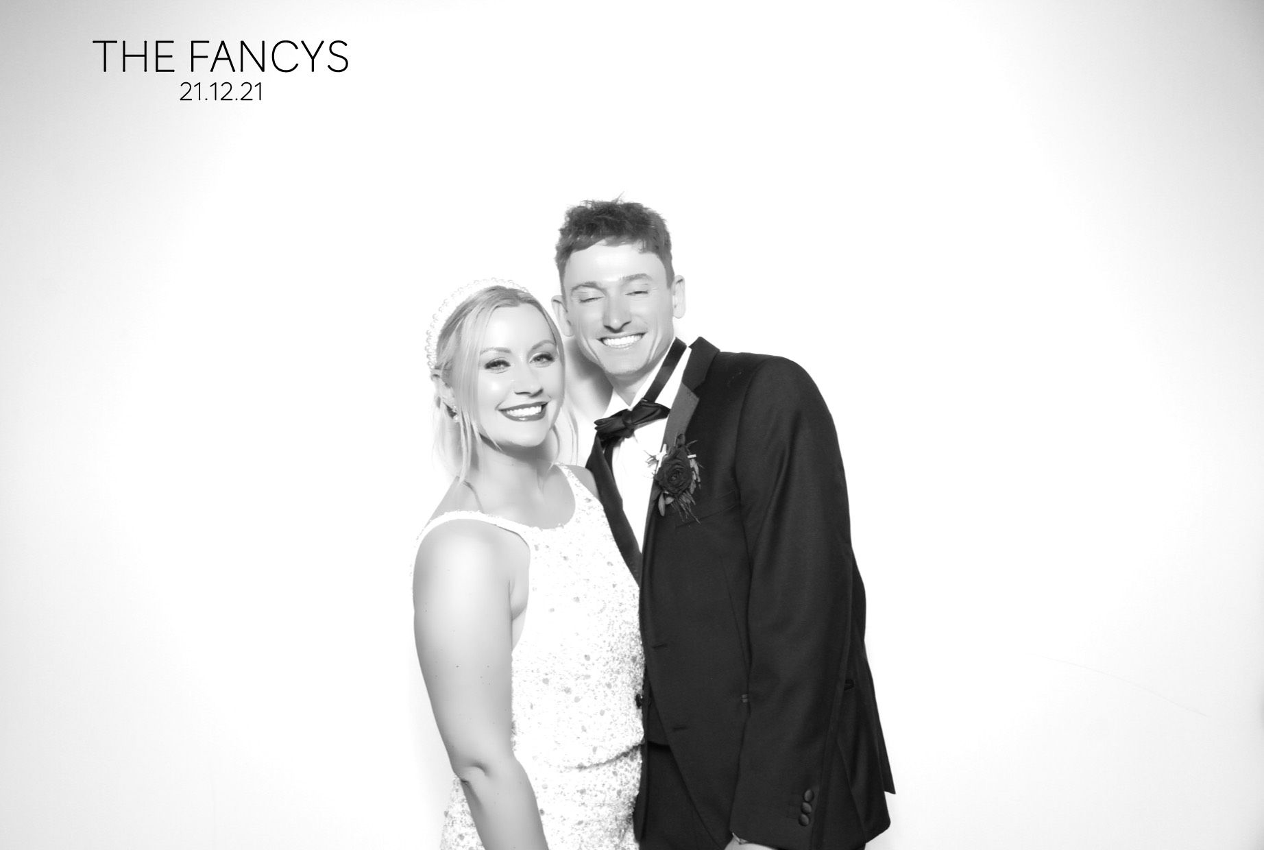 Tom & Ellen | View more photos from the event at images.mobile-photo-booth.com/u/MobilePhotoBoothUK/Tom-Ellen