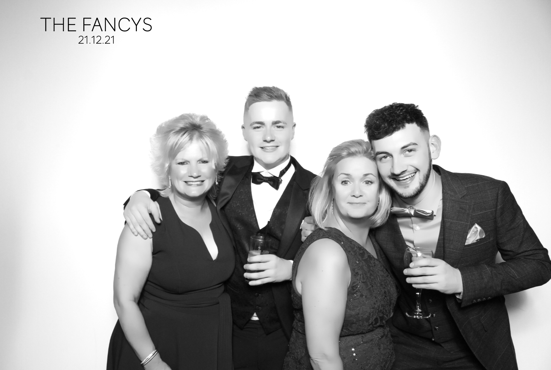 Tom & Ellen | View more photos from the event at images.mobile-photo-booth.com/u/MobilePhotoBoothUK/Tom-Ellen