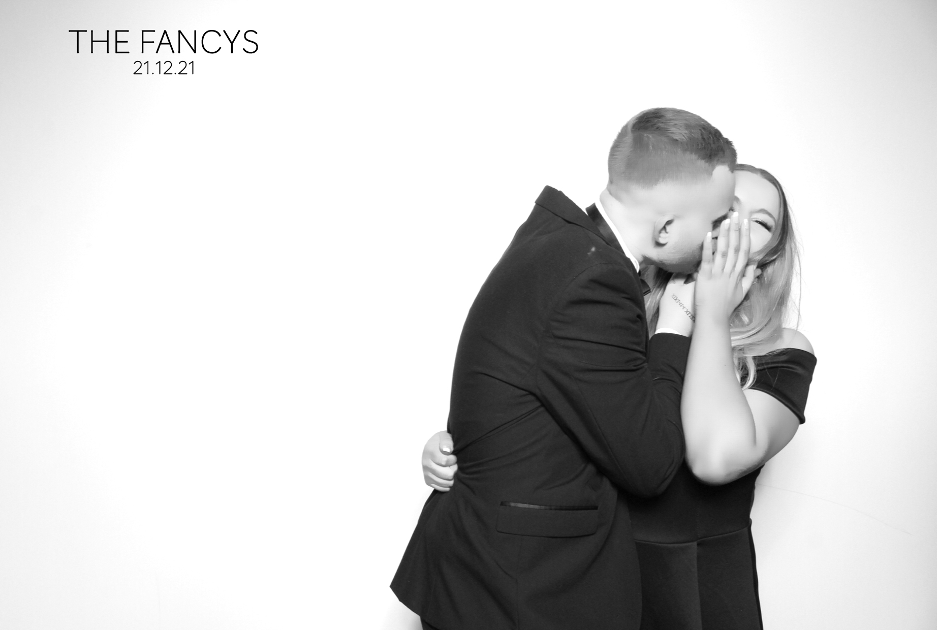 Tom & Ellen | View more photos from the event at images.mobile-photo-booth.com/u/MobilePhotoBoothUK/Tom-Ellen