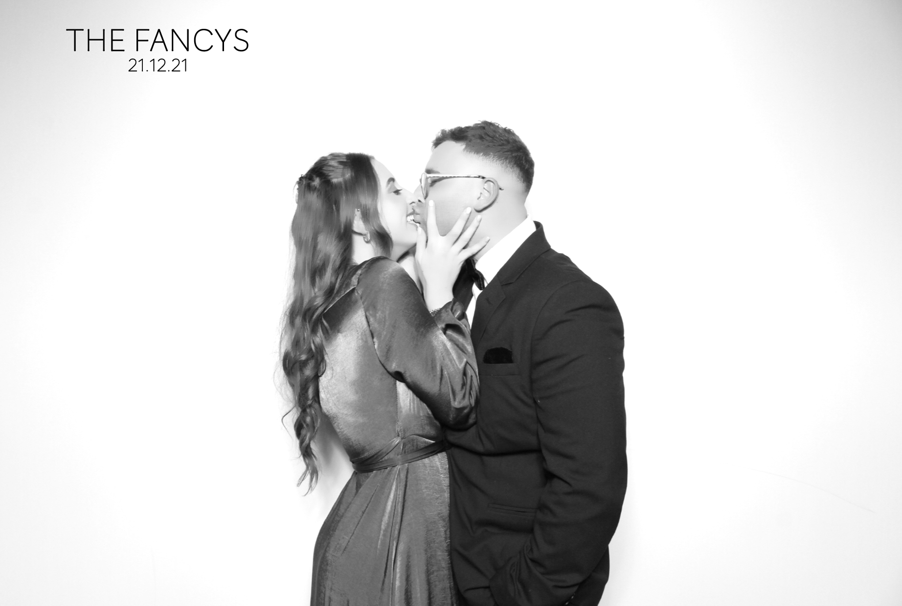 Tom & Ellen | View more photos from the event at images.mobile-photo-booth.com/u/MobilePhotoBoothUK/Tom-Ellen