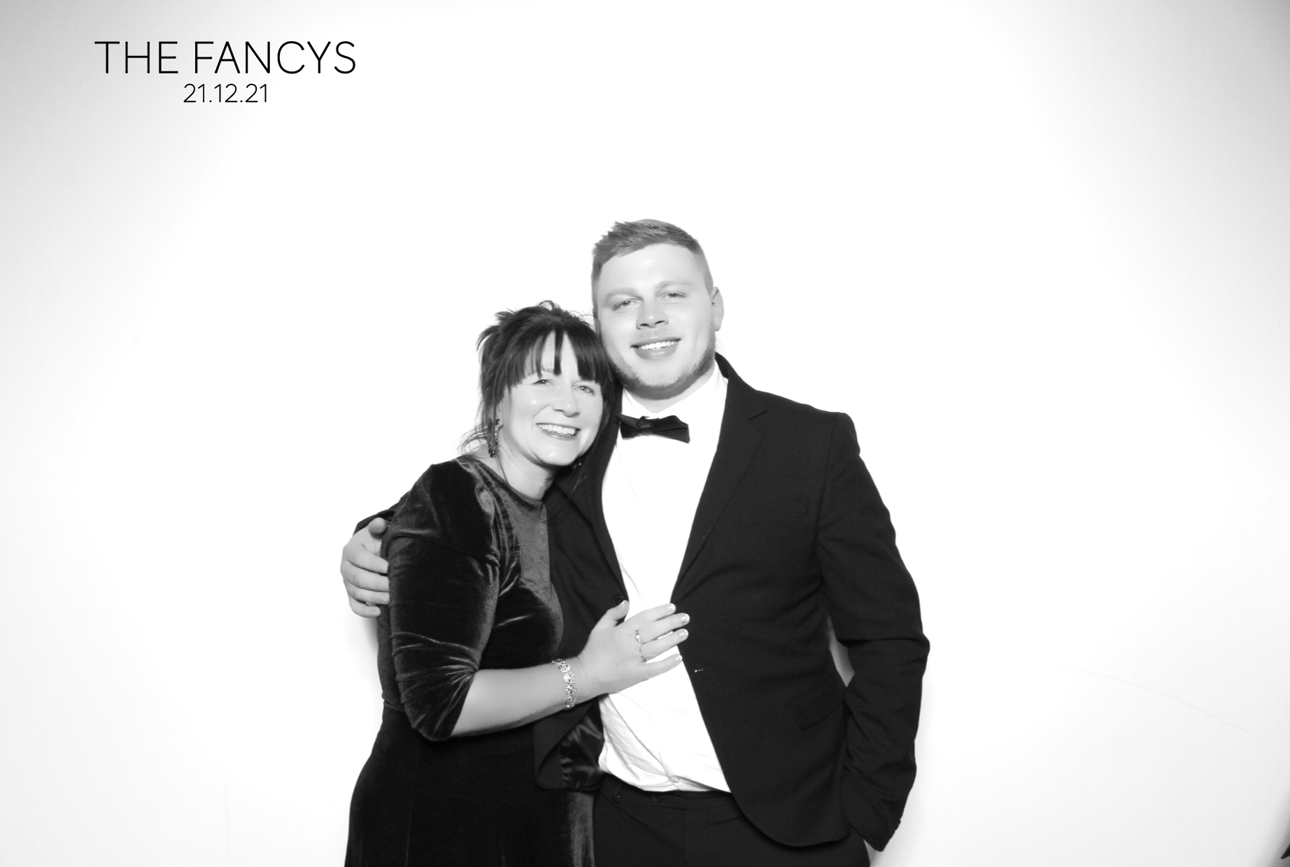 Tom & Ellen | View more photos from the event at images.mobile-photo-booth.com/u/MobilePhotoBoothUK/Tom-Ellen
