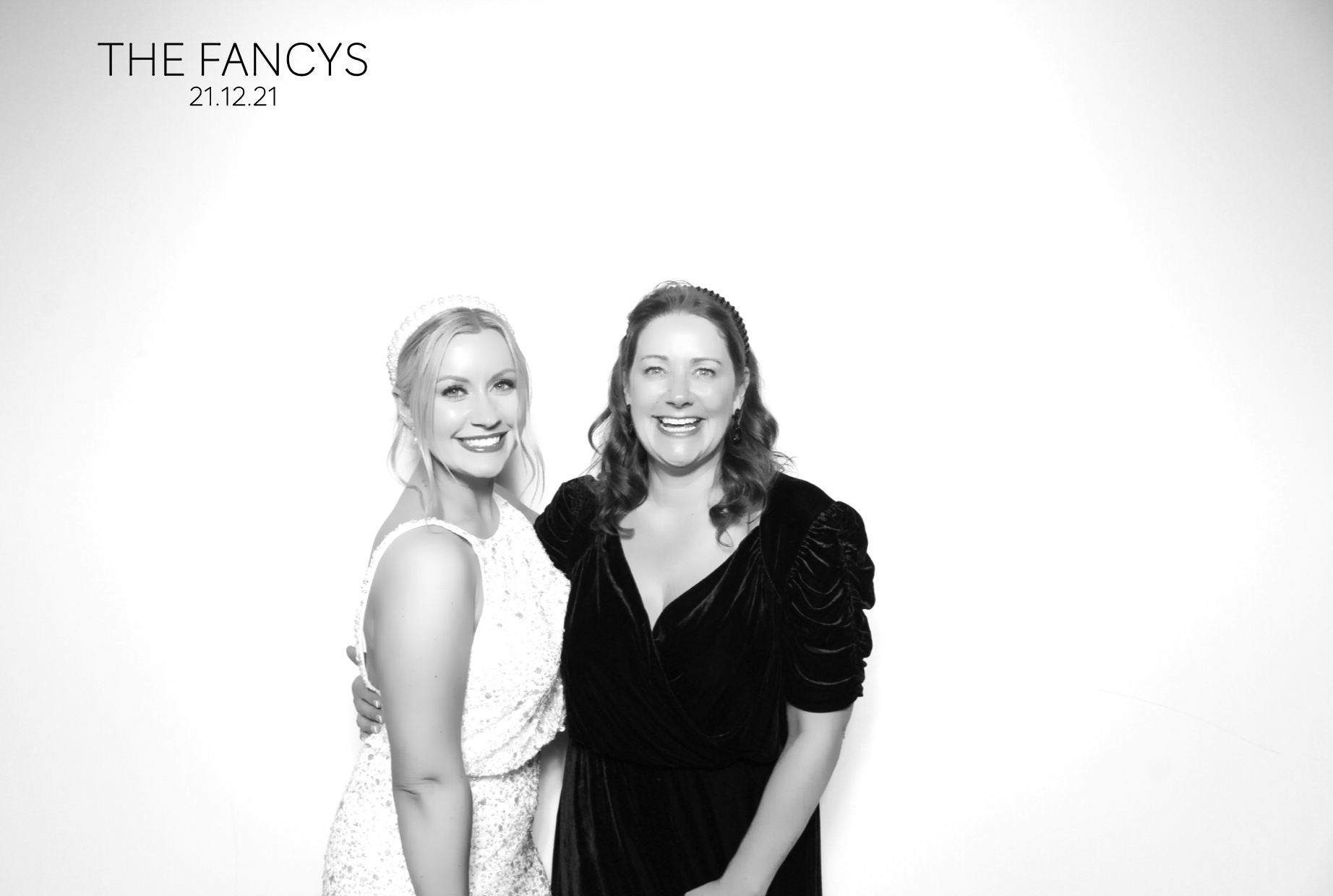 Tom & Ellen | View more photos from the event at images.mobile-photo-booth.com/u/MobilePhotoBoothUK/Tom-Ellen