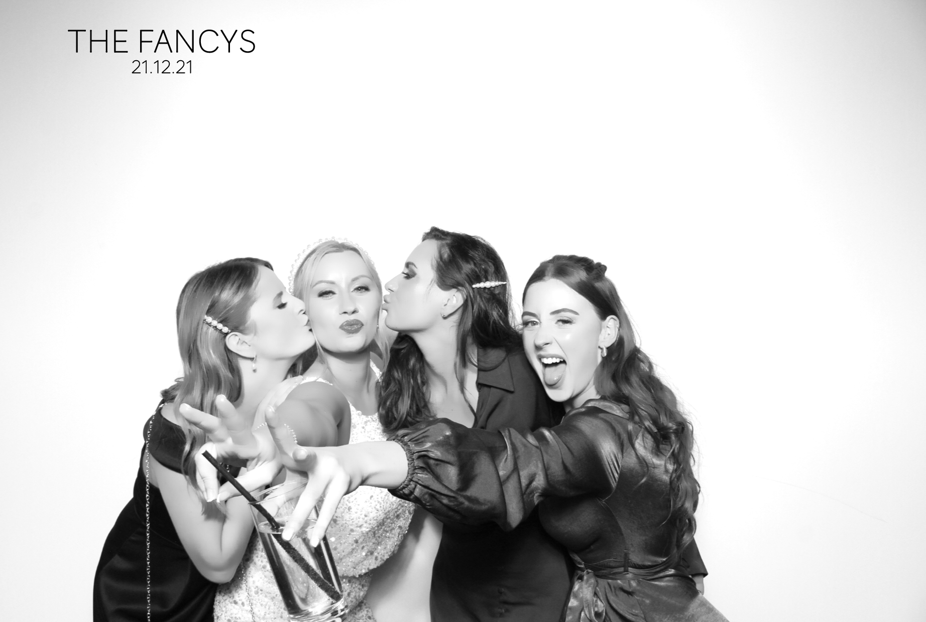Tom & Ellen | View more photos from the event at images.mobile-photo-booth.com/u/MobilePhotoBoothUK/Tom-Ellen