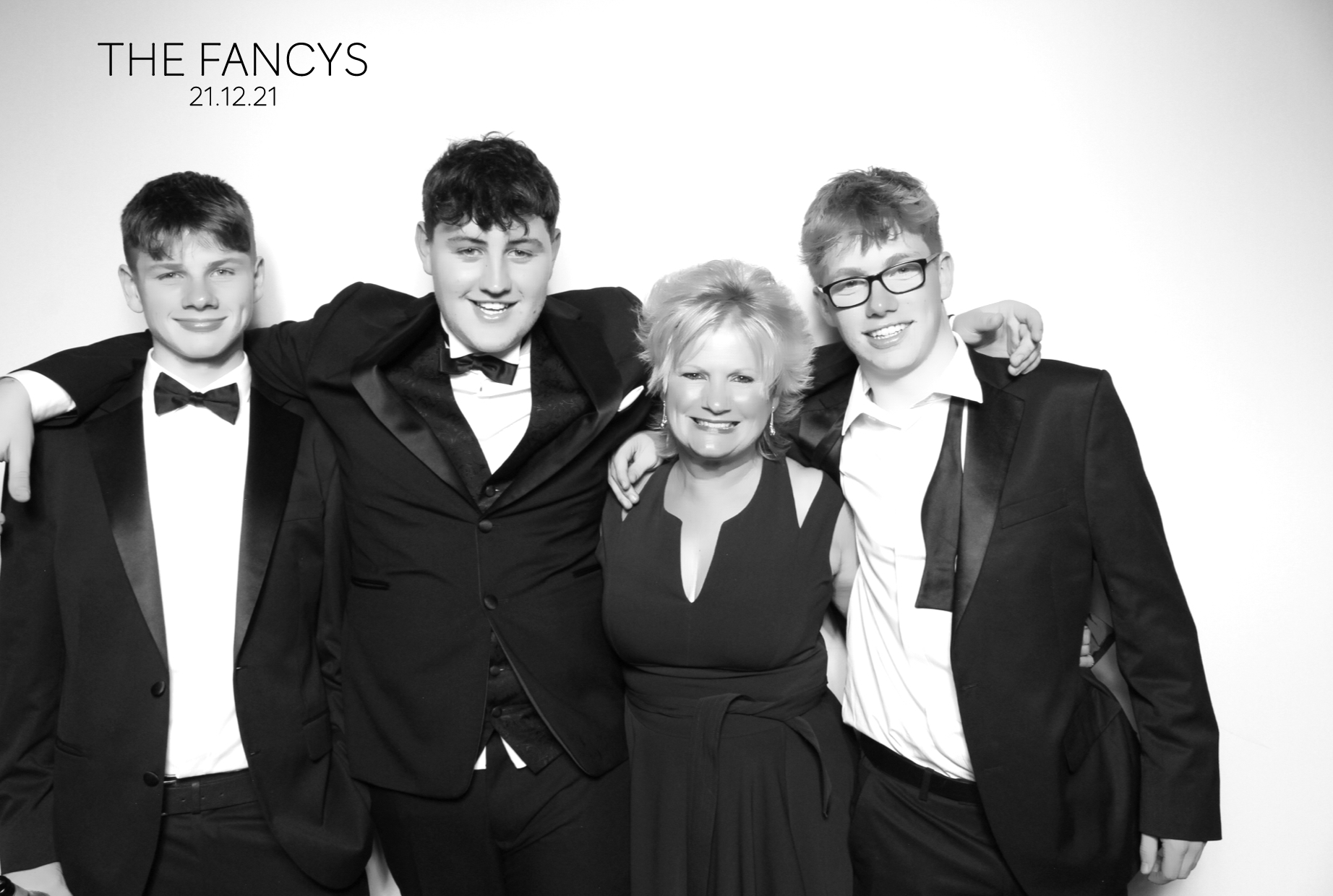 Tom & Ellen | View more photos from the event at images.mobile-photo-booth.com/u/MobilePhotoBoothUK/Tom-Ellen