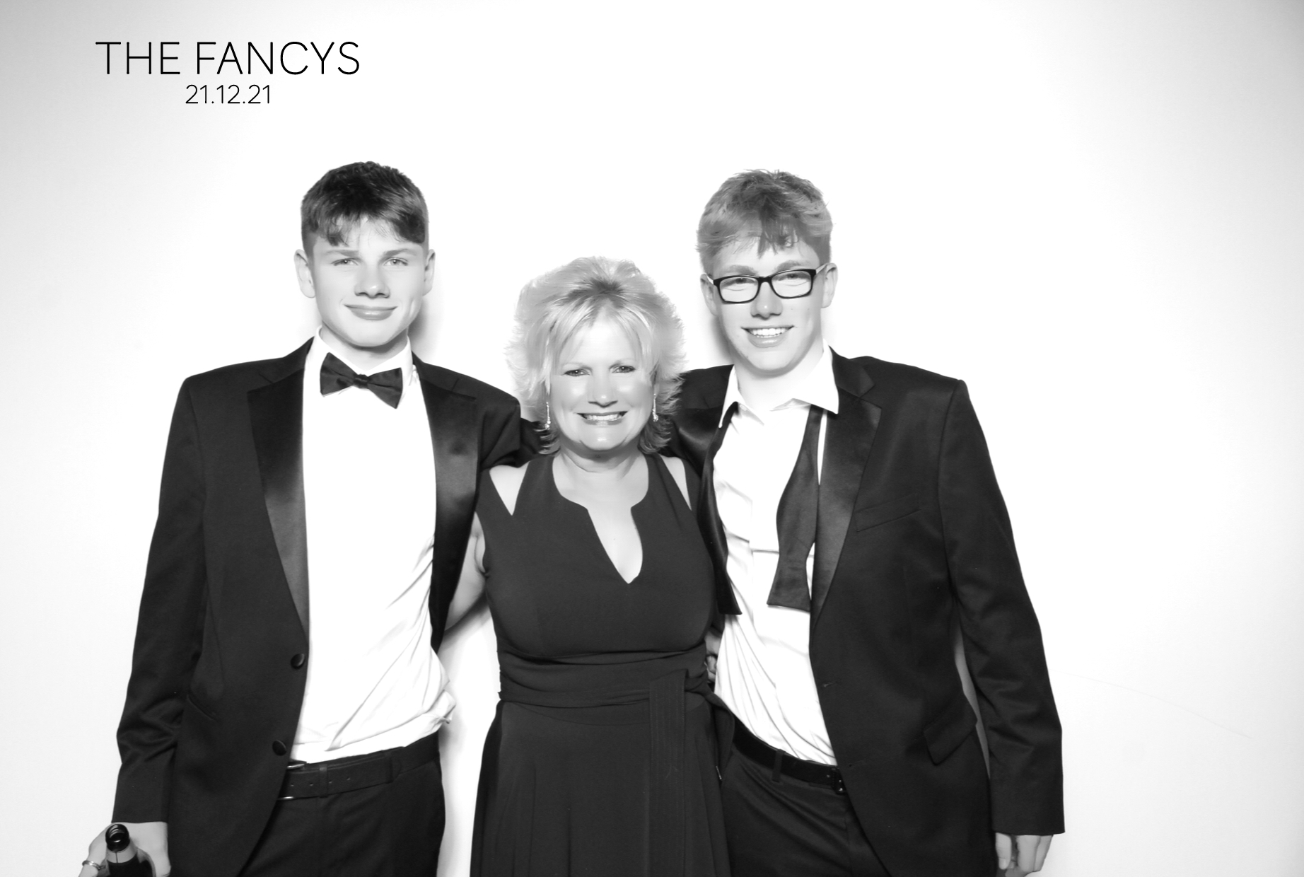 Tom & Ellen | View more photos from the event at images.mobile-photo-booth.com/u/MobilePhotoBoothUK/Tom-Ellen