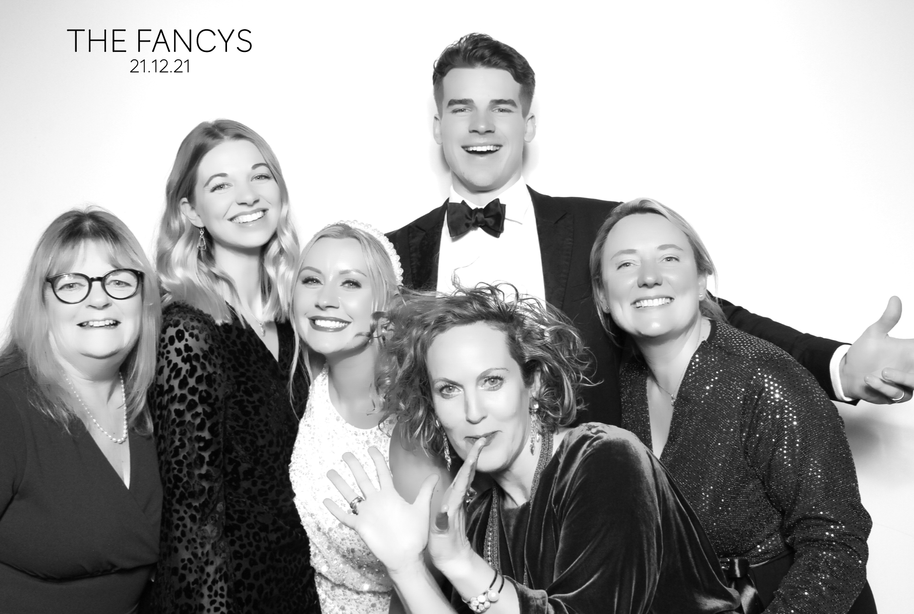 Tom & Ellen | View more photos from the event at images.mobile-photo-booth.com/u/MobilePhotoBoothUK/Tom-Ellen