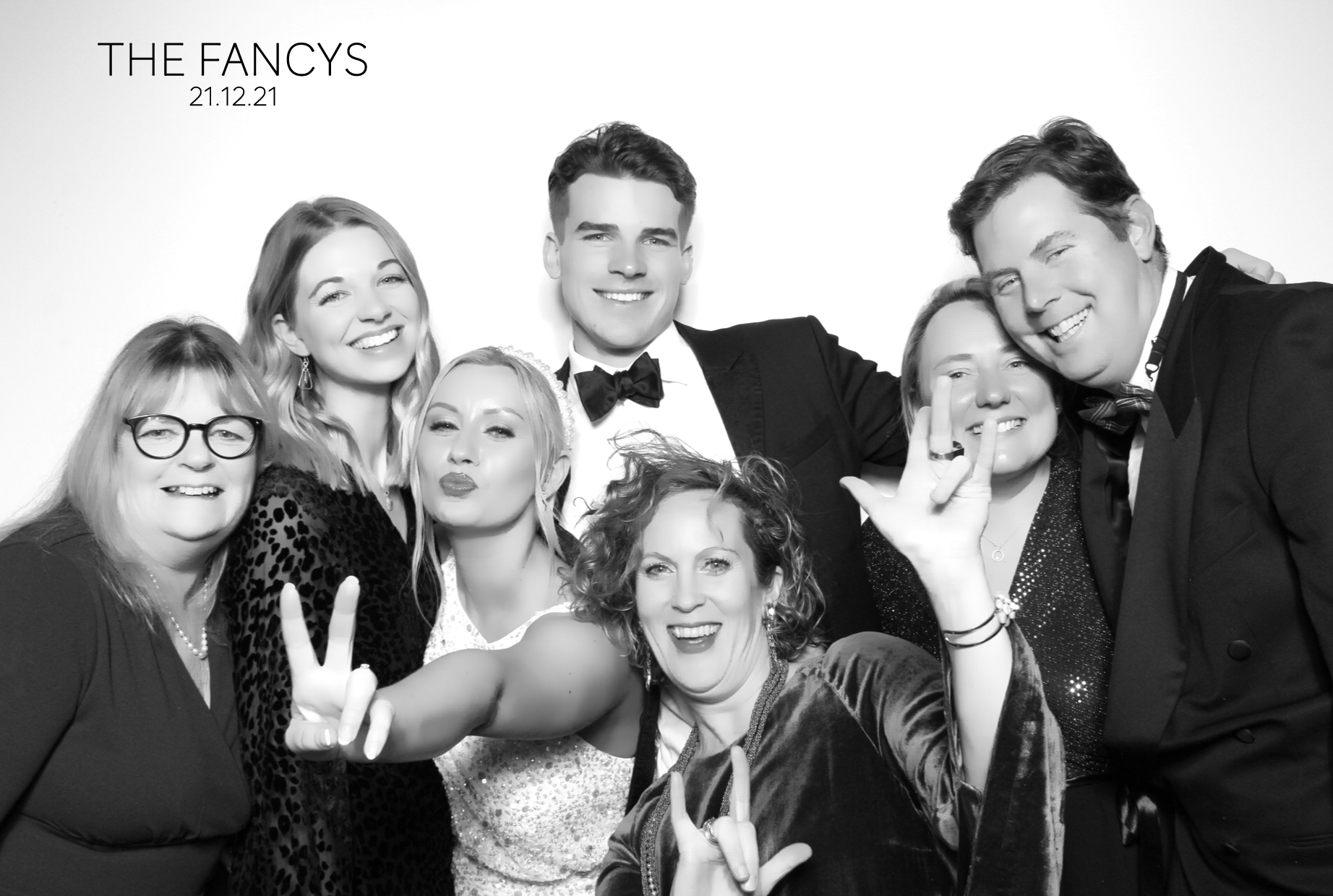Tom & Ellen | View more photos from the event at images.mobile-photo-booth.com/u/MobilePhotoBoothUK/Tom-Ellen
