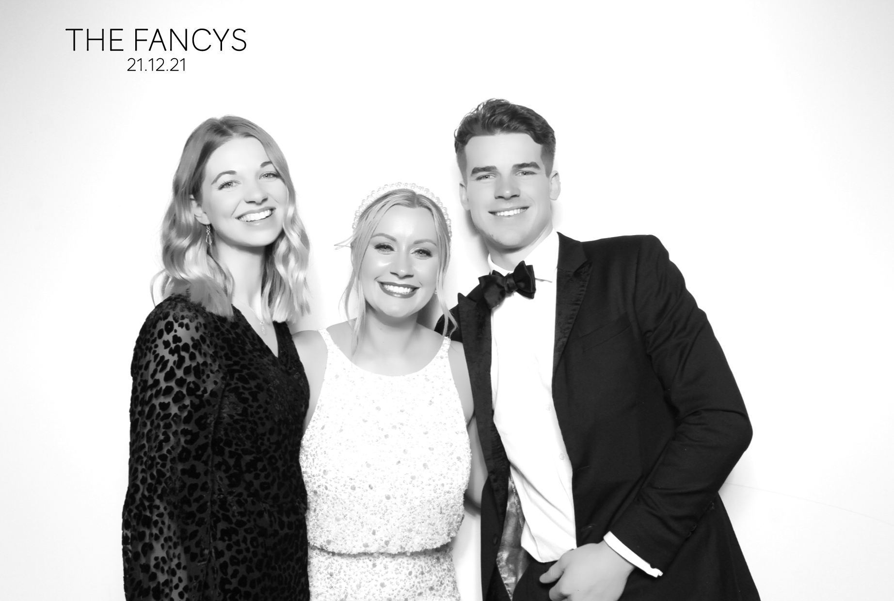 Tom & Ellen | View more photos from the event at images.mobile-photo-booth.com/u/MobilePhotoBoothUK/Tom-Ellen
