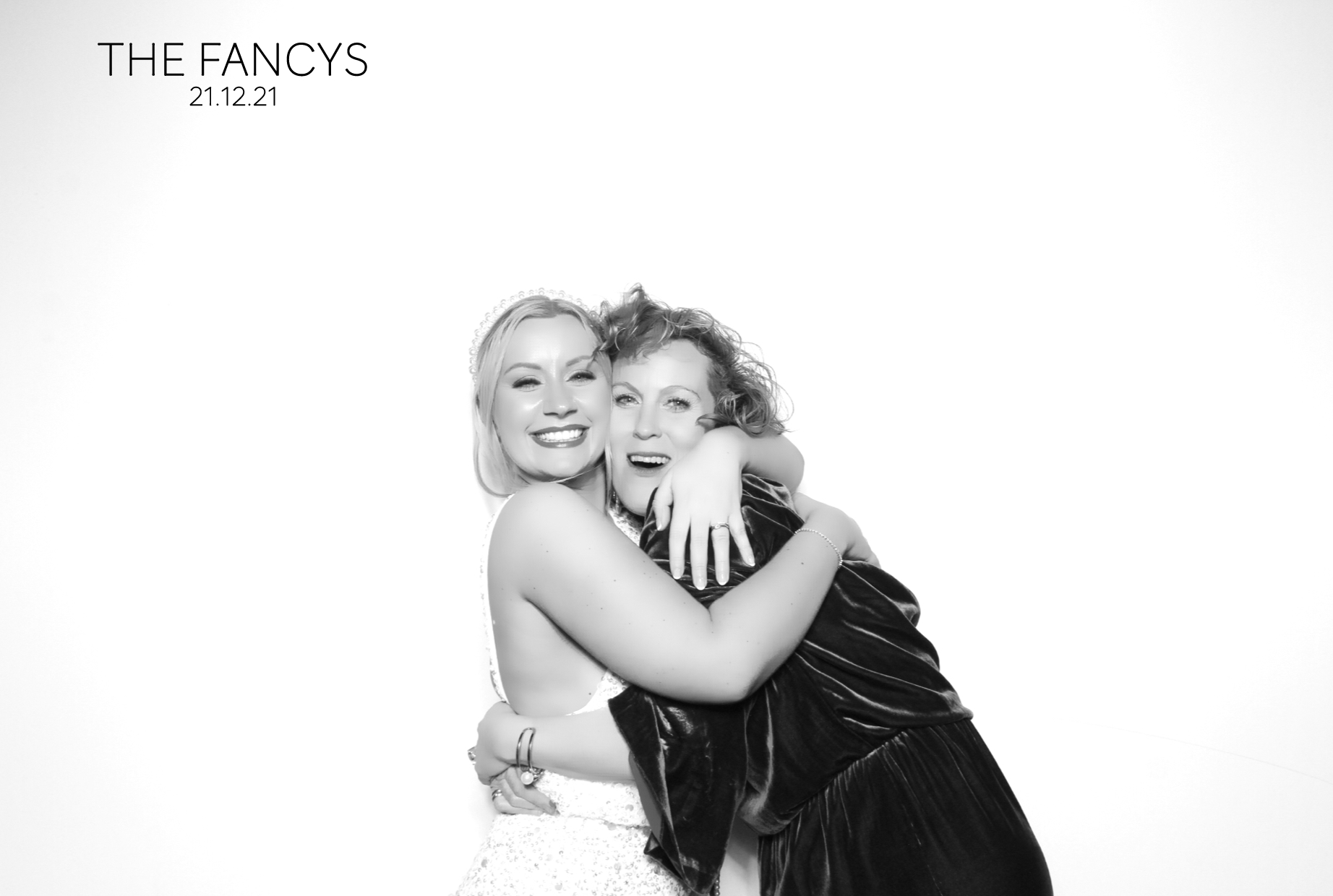 Tom & Ellen | View more photos from the event at images.mobile-photo-booth.com/u/MobilePhotoBoothUK/Tom-Ellen