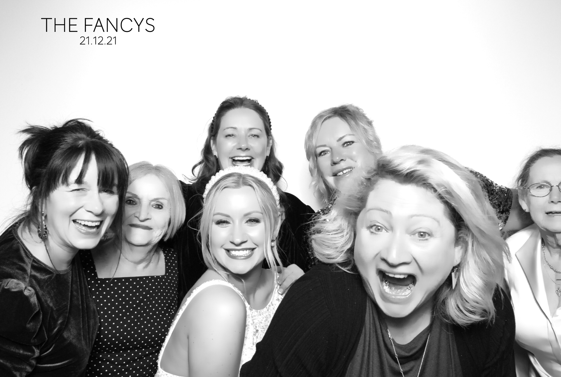 Tom & Ellen | View more photos from the event at images.mobile-photo-booth.com/u/MobilePhotoBoothUK/Tom-Ellen