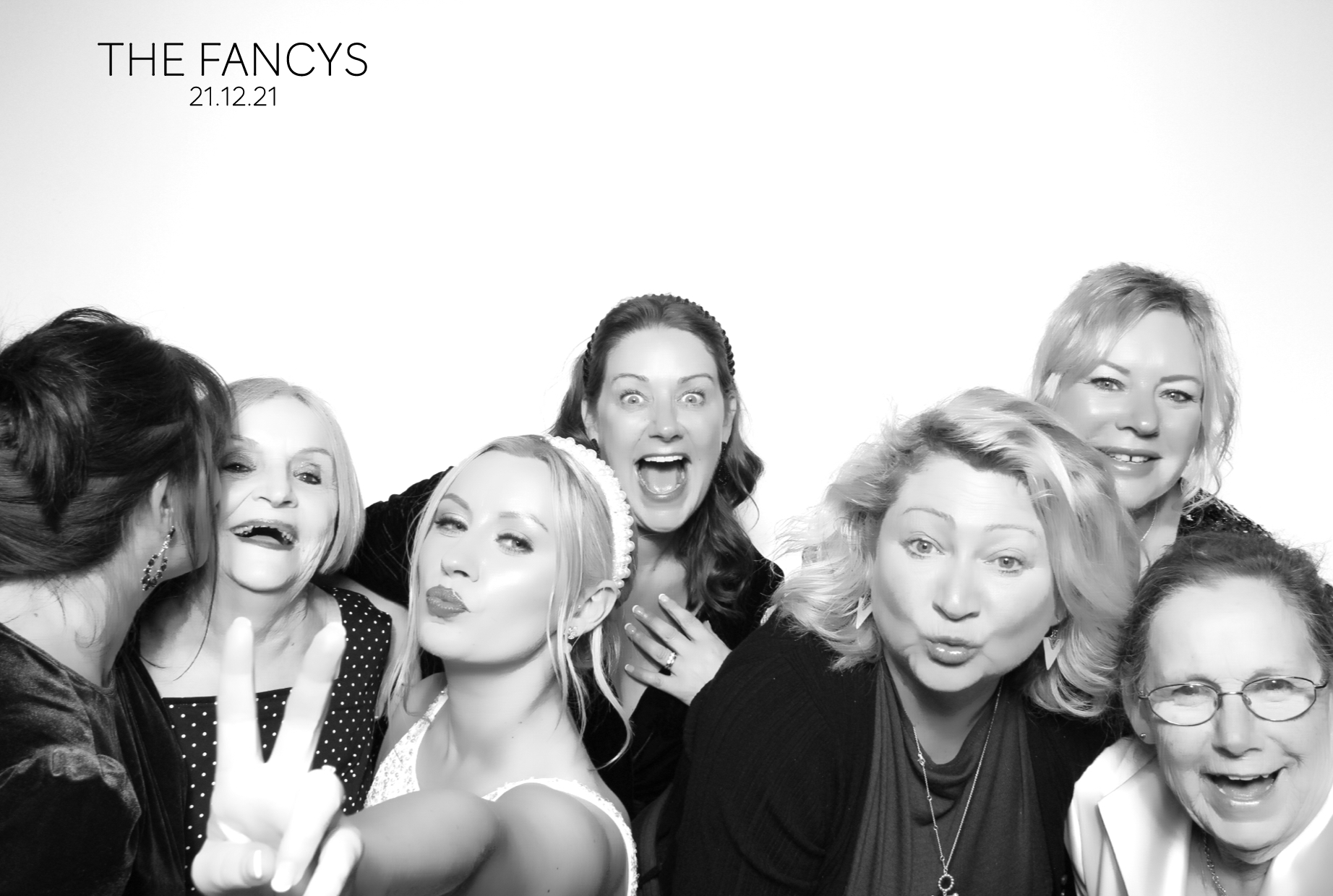 Tom & Ellen | View more photos from the event at images.mobile-photo-booth.com/u/MobilePhotoBoothUK/Tom-Ellen